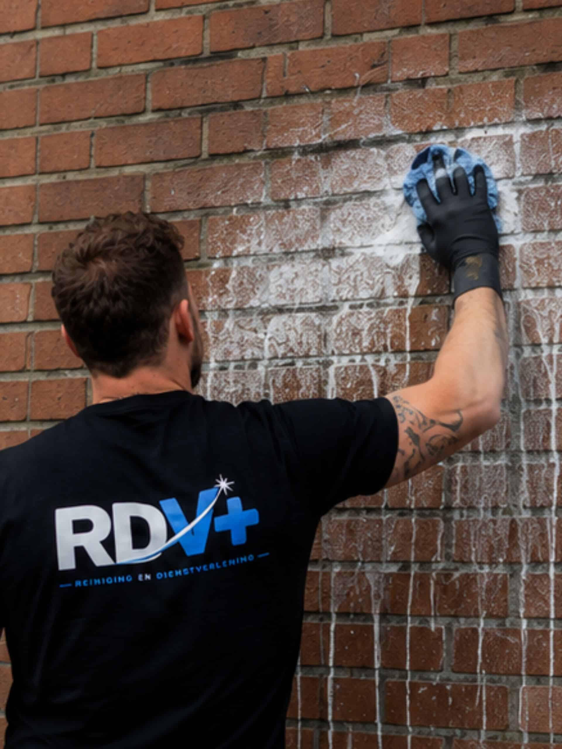 Graffiti verwijderen Groningen RDV Plus muur